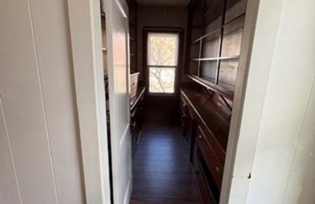 967 Robeson St unit: 2