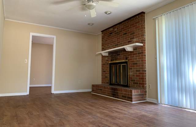 814 Robin Hood Trail