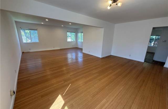 19148 Saticoy Street