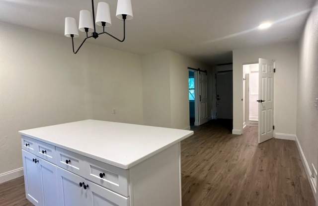 472 Magnolia Avenue unit: 2