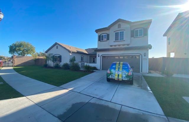 $300 Gift Card Move in Special on this Like New 4 Bedroom Home in Heritage Square!