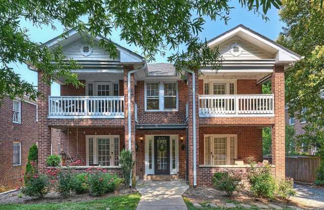 2104 Park Rd
