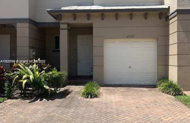 2022 Nassau Dr