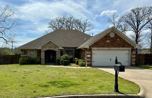 *MOVE-IN SPECIAL* Beautiful home on a cul-de-sac in Van Buren - 2435 Kaylonni Circle, Van Buren, AR 72956