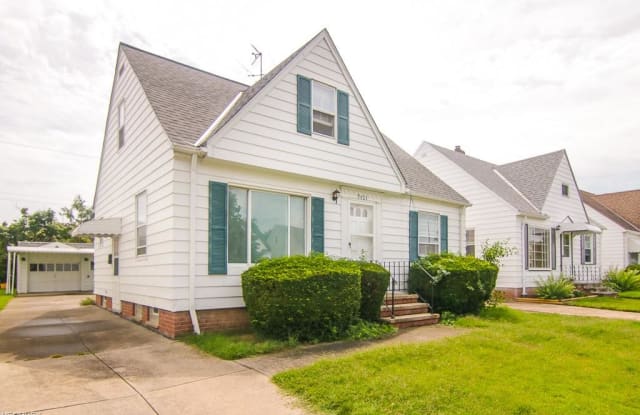 9403 Beech Ave - 9403 Beech Avenue, Brooklyn, OH 44144