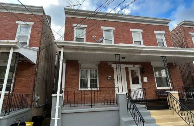 Photo of 35 Dexter St