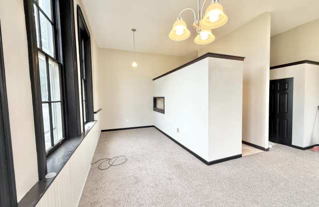 Photo of 745 MANOR Street unit: 2