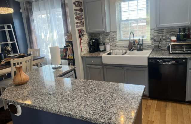 1930 W Williams Circle