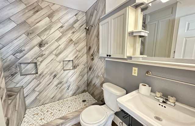 GORGEOUS 4/3 BROADMOOR HOME-UPDATED-MUST SEE!