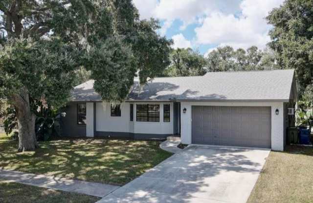 Stylish Sarasota Living in a Convenient Location