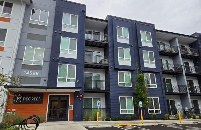 Available One Bedroom with Office and Laundry room $500 Off First Months Rent!