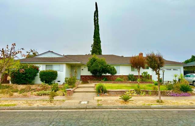 Spacious North Fresno 4/3 with Pool