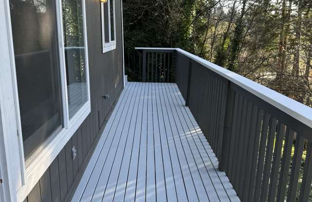 224 Farragut Avenue North