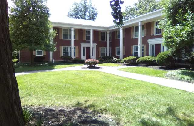 Photo of 248 Chenoweth Ln unit: 5