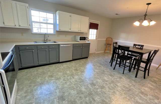 1039 Willow Creek Circle