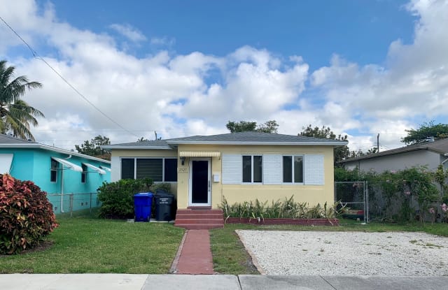 2527 Rodman Street - 2527 Rodman Street, Hollywood, FL 33020