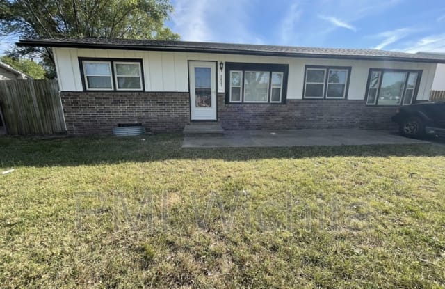 2421 W Savannah St - 2421 West Savannah Street, Wichita, KS 67217