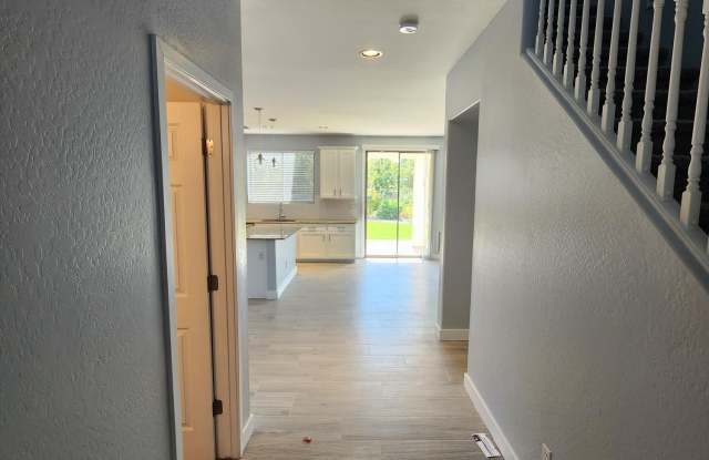 42225 W LUNAR Street