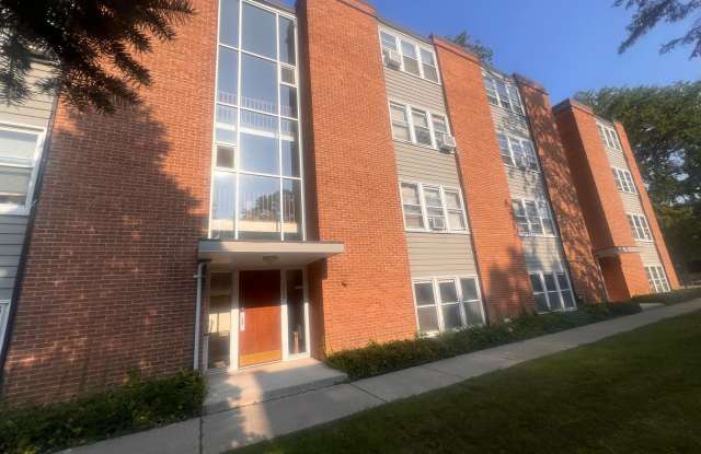 Charming Top Floor  Mid Century Modern 1 Bedroom