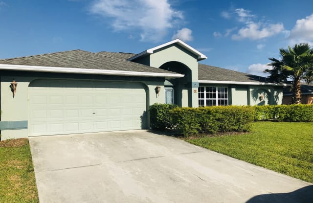 70 Lynne St - 70 Lynne Street, Lehigh Acres, FL 33936