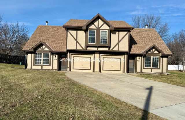 Charming 2bd 1.5 bath Duplex w/ Garage for Lease