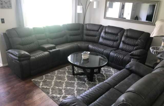 Photo of 33224 Lakeshore Boulevard