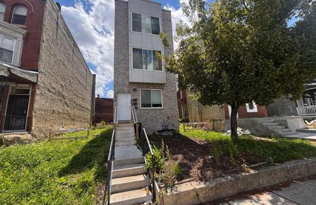 1204 W ERIE Avenue