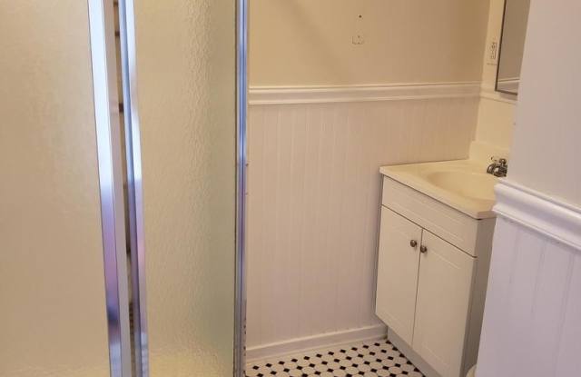 1209 SPRUCE ST ##4