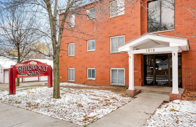 Photo of 1490 County Road B East - 302