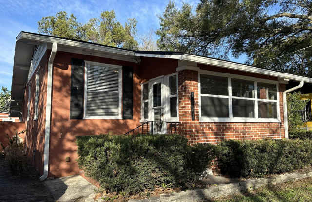 1824 PERRY Place