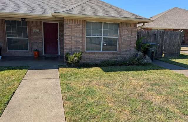 1504 Rock Hollow Loop