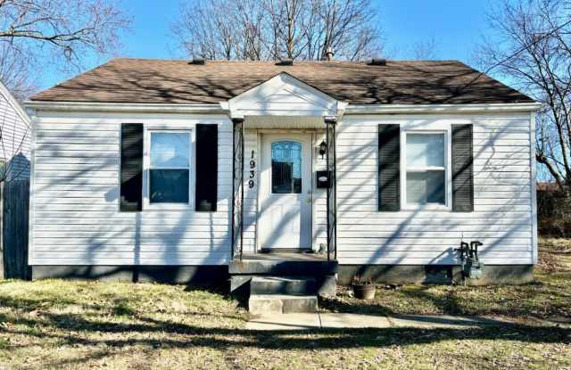 2 bedroom home off Cane Run Rd.- Section 8 accepted - 1939 South 30th Street, Louisville, KY 40210