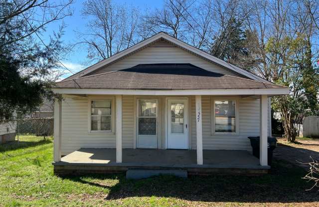 3/2 Available Now in West Greenville!