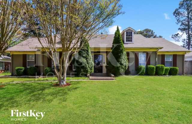 2082 Leichester Lane