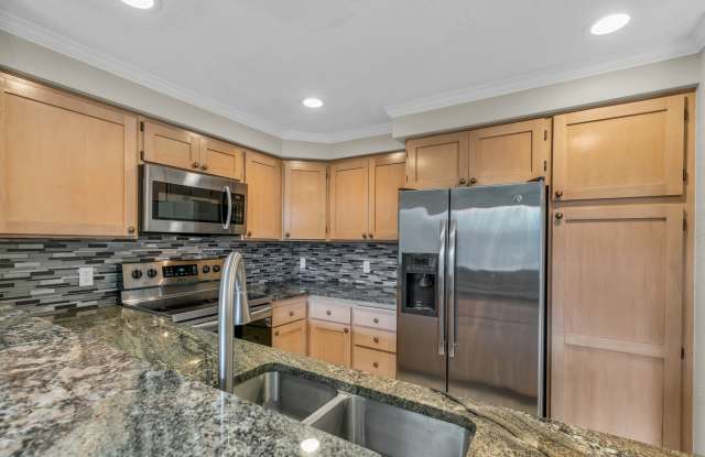 Sunset Ridge 2 bed 1.5 bath condo W/S/G included - 1321 South Puget Drive, Renton, WA 98055