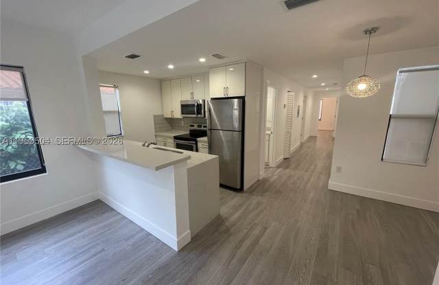 1637 SW 10th St