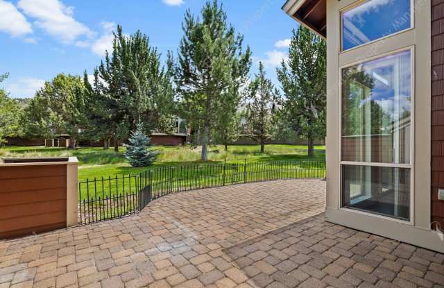 Eagle Crest Townhome Steps to Lakeside Center  Trails