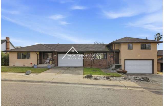 Wonderful 2bd/2ba Folsom Duplex With 2 Car Garage!