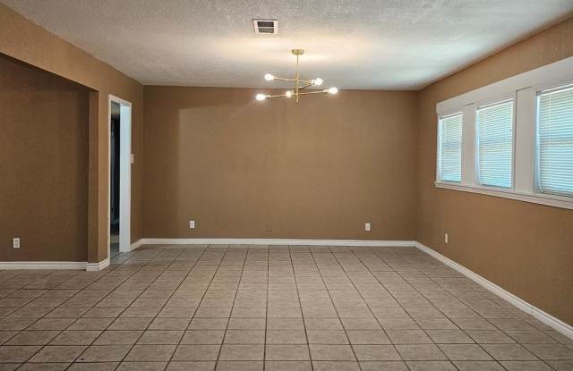 801 W Golf Course Rd