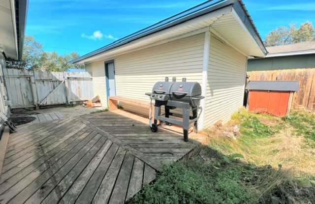 Rare find: 3bd/2bath East Anchorage home. Near hospitals/military base. Garage. Fenced in Yard.