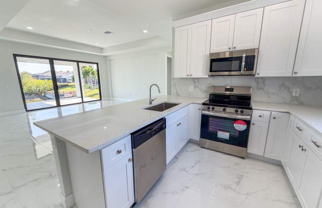 1227 Southeast 3rd Avenue