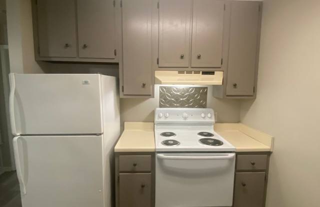 Pine Hill Apartments - Tupelo