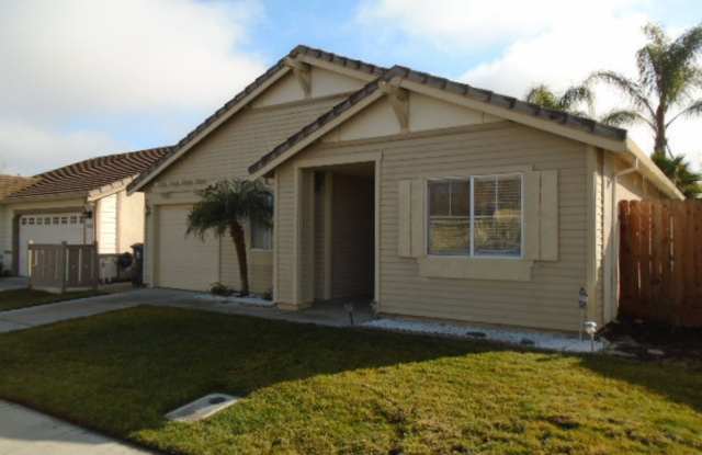 NICE SINGLE STORY 3 BEDROOM & 2 BATH IN DAVIS!