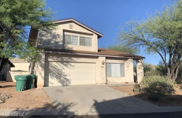 8070 N Streamside Ave - 8070 North Streamside Avenue, Casas Adobes, AZ 85741