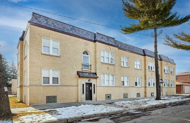 5703 W Seminole Street unit: Gw