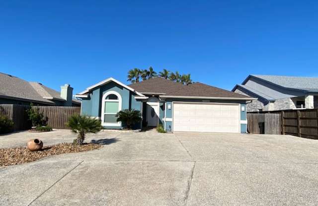 COQUINA BAY WATERFRONT GEM: 4 BDRMS, POOL, HOT TUB AND BOATLIFT! - 14218 Punta Bonaire Drive, Corpus Christi, TX 78418