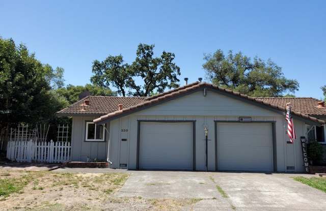 Photo of 2 bedroom 1.5 bathroom Single Level Duplex located in the Wikiup Area of Santa Rosa
