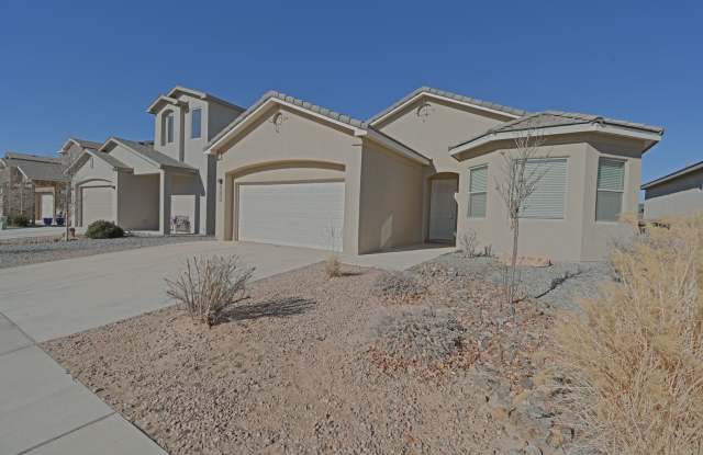 Great 3 Bedroom 2 Bath 2 Car Garage !