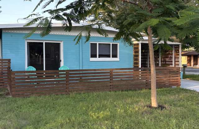 Photo of 7705 Poinsetta Avenue