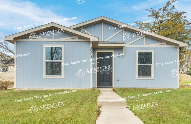 2903 Gillespie St - 2903 Gillespie Street, Greenville, TX 75401